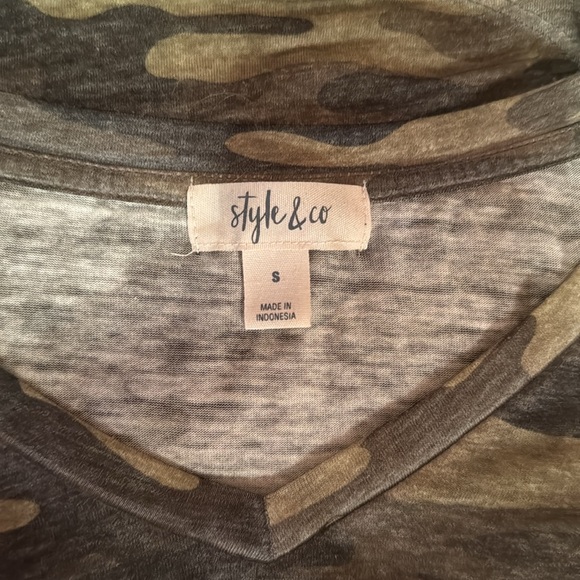 Style & Co Camouflage V-neck T-Shirt - Picture 2 of 2